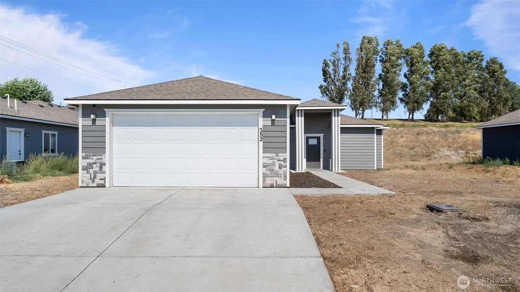 352 E Davis Street, Connell