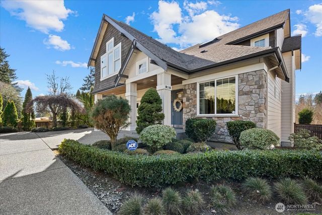 215 Ilwaco Place Se, Renton