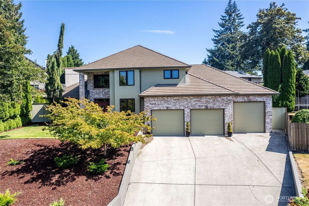 2538 E Lynnwood Drive, Longview