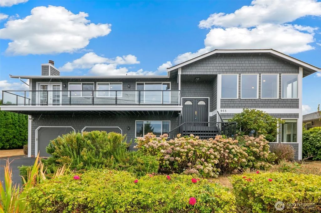 955 2nd Street, Mukilteo