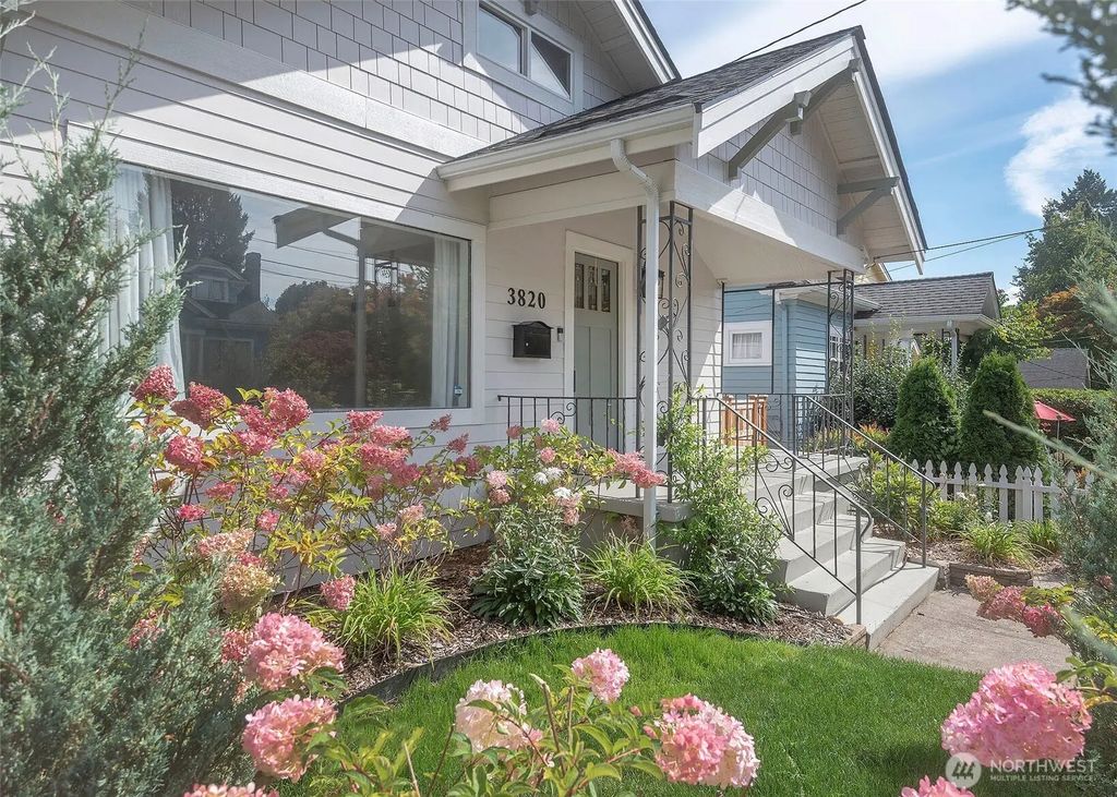 3820 Burke Avenue N, Seattle