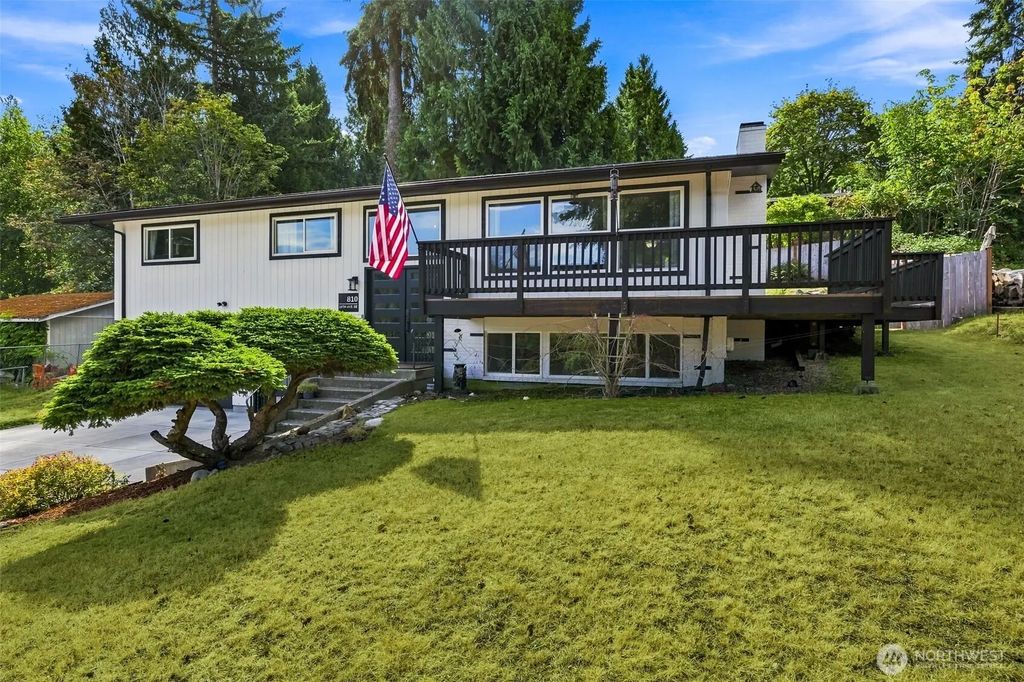 810 19th Avenue Se, Puyallup