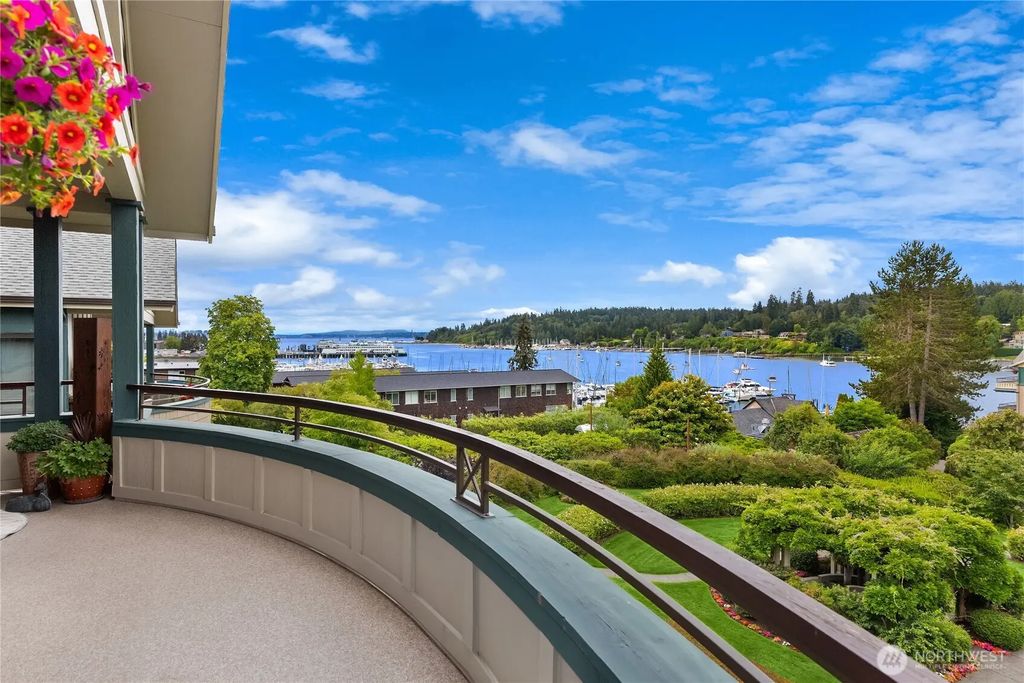 450 Wood Avenue Sw 3b, Bainbridge Island
