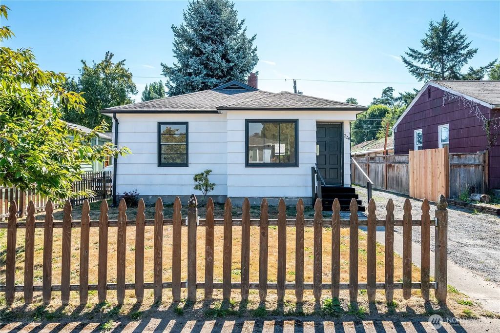 228 24th Avenue, Longview