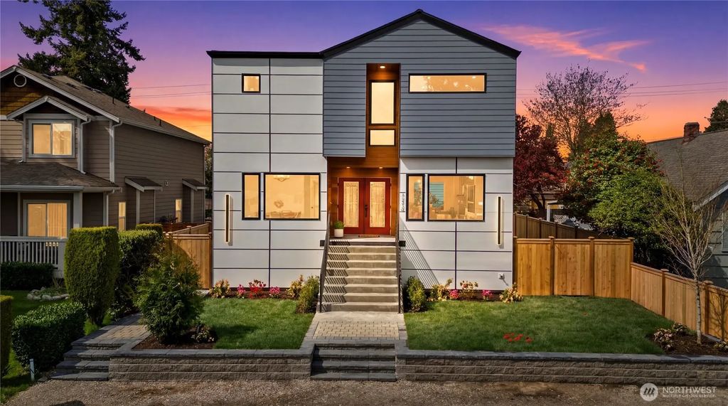 9535 Dayton Avenue N, Seattle