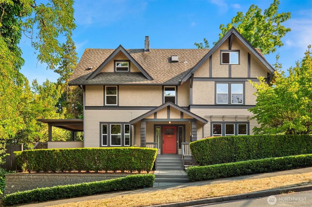 2215 E Aloha Street, Seattle