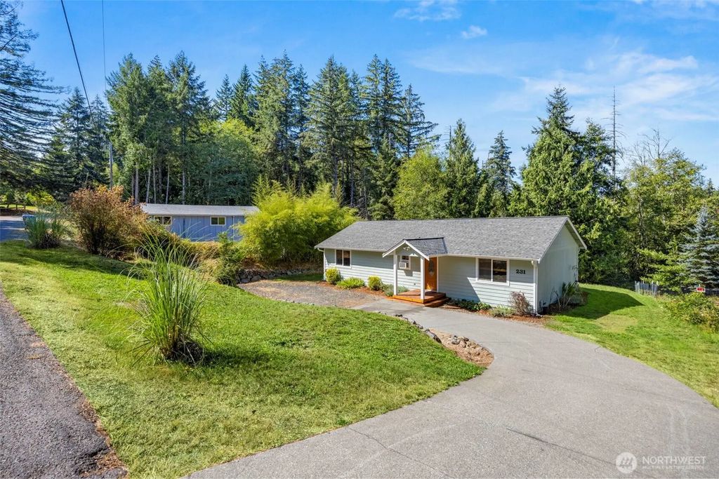 231 E Snowcap Drive, Belfair