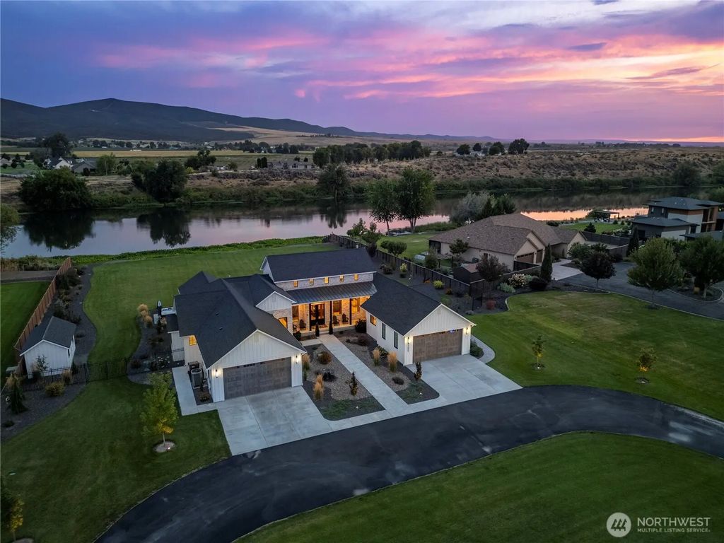 175407 Rivers Edge Drive, Prosser