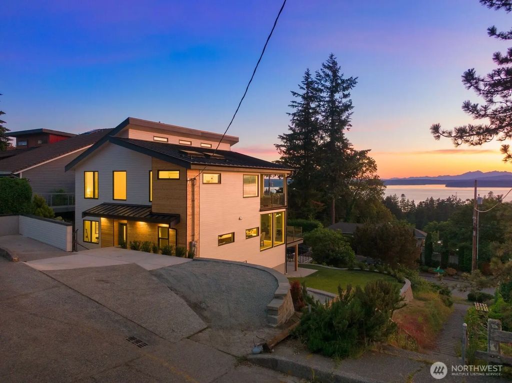 7602 44th Avenue Sw, Seattle