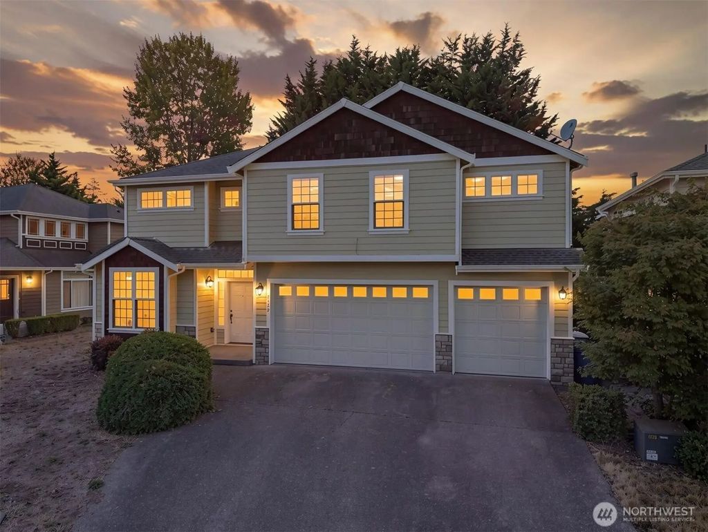 4129 Ne 9th Place, Renton
