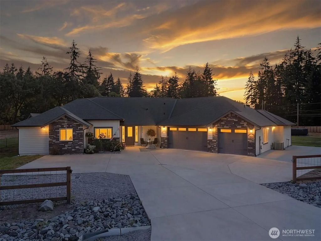 2222 215th Street E, Spanaway
