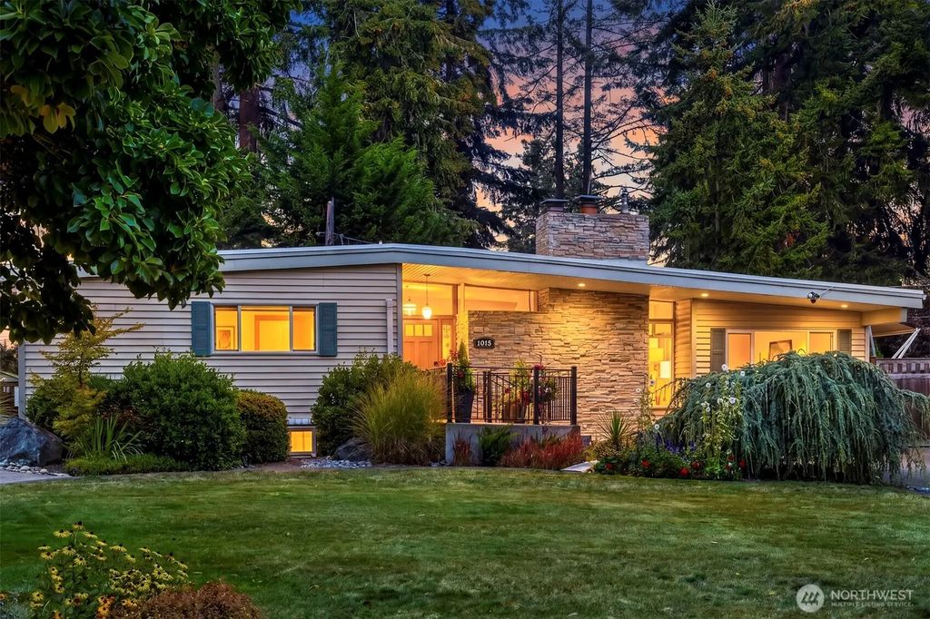 1015 Fir Park Lane, Fircrest