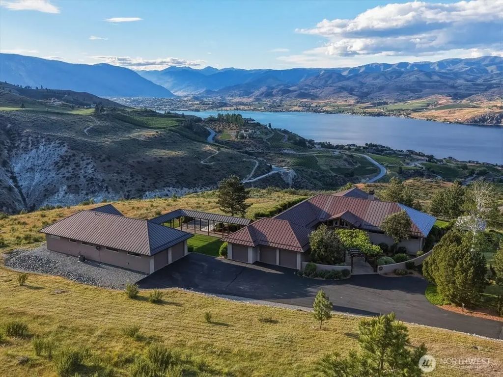 825 Hawks Meadow Road, Chelan