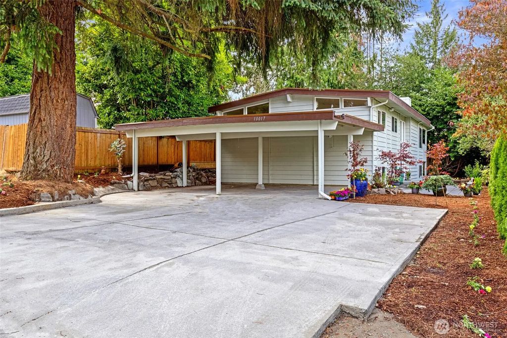 10017 12th Avenue Ne, Seattle
