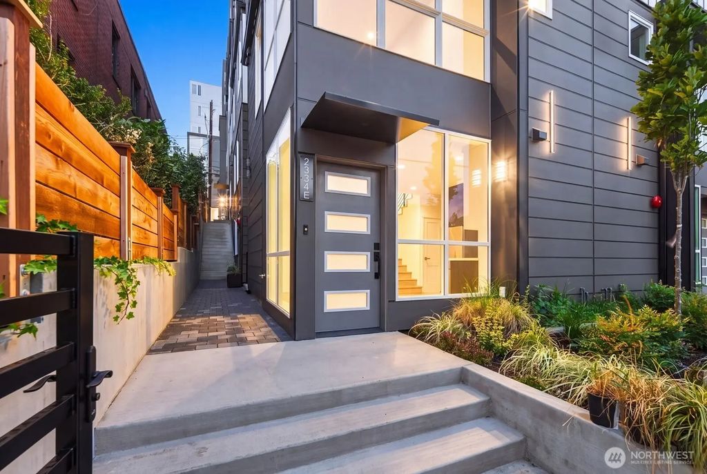 2334 Franklin Avenue E E, Seattle