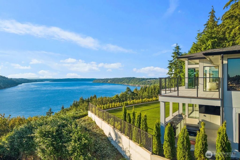 3024 N Vista View Drive, Tacoma