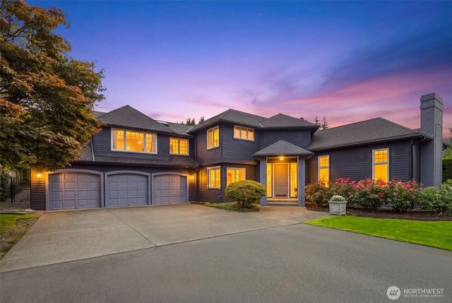 834 84th Avenue Ne, Medina