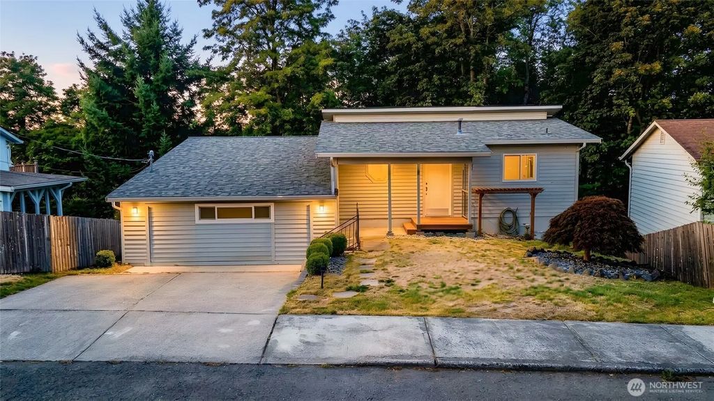 15704 121st Avenue Se, Renton