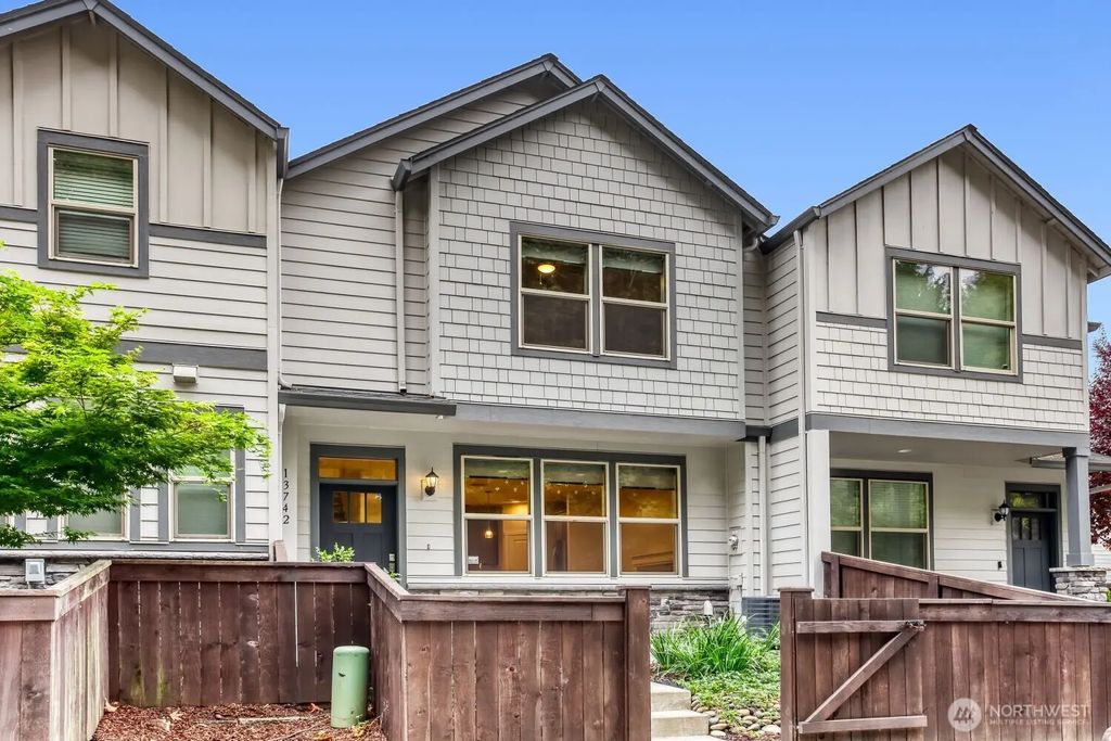 13742 Nw 7th Avenue, Vancouver