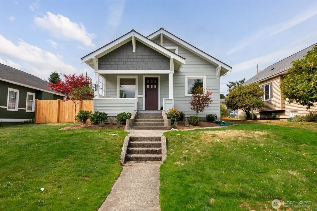 2018 Oakes Avenue, Everett