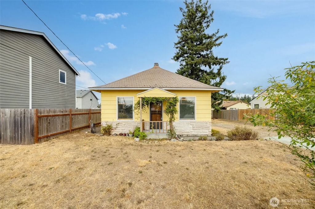 1442 E Whidbey Avenue, Oak Harbor