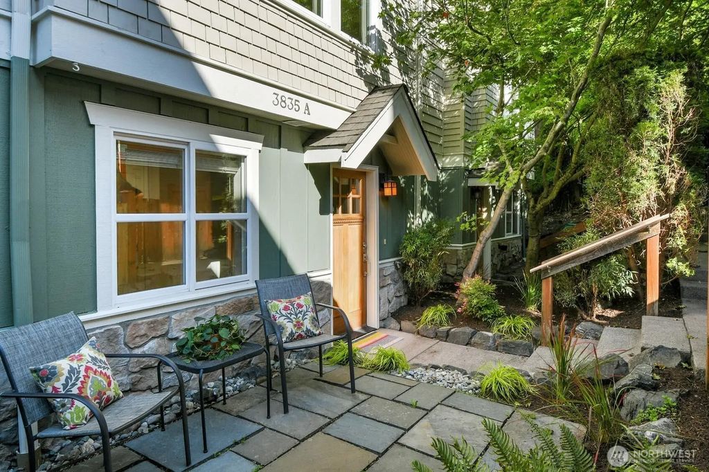 3835 A Interlake Avenue N, Seattle