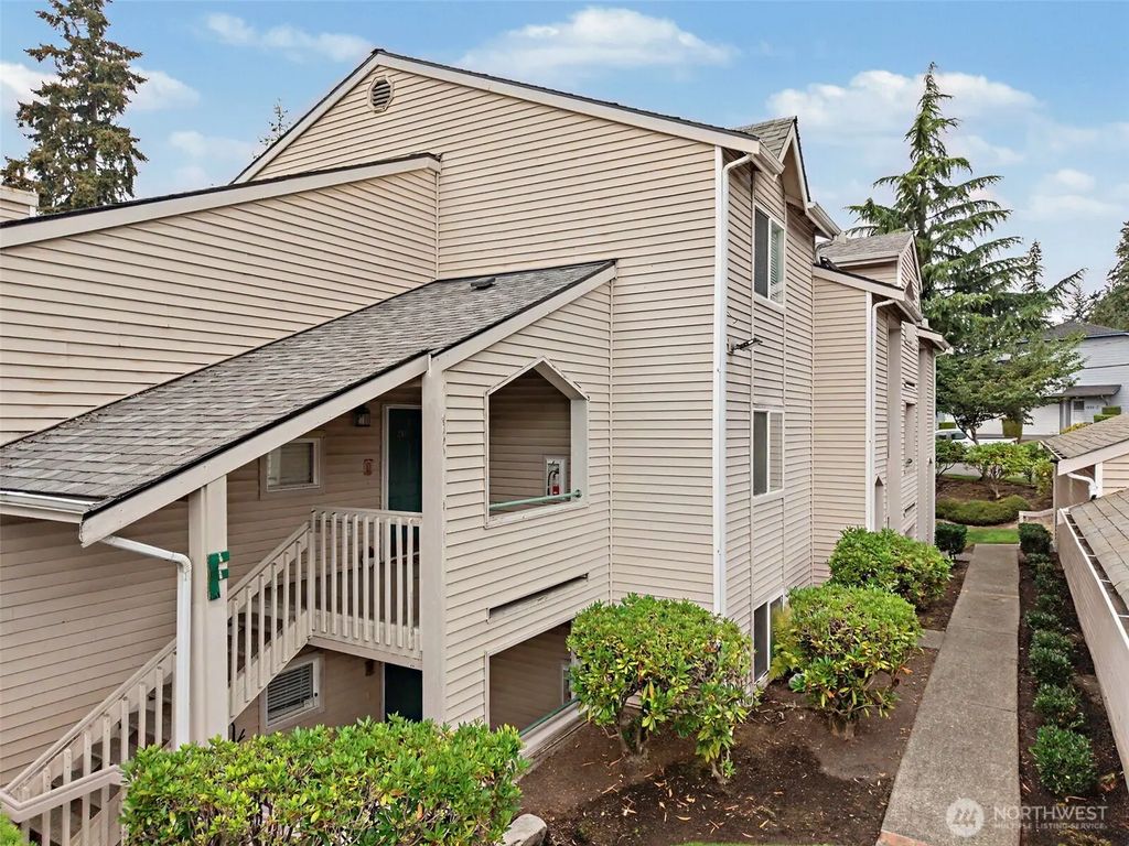 1825 S 330th St F203, Federal Way