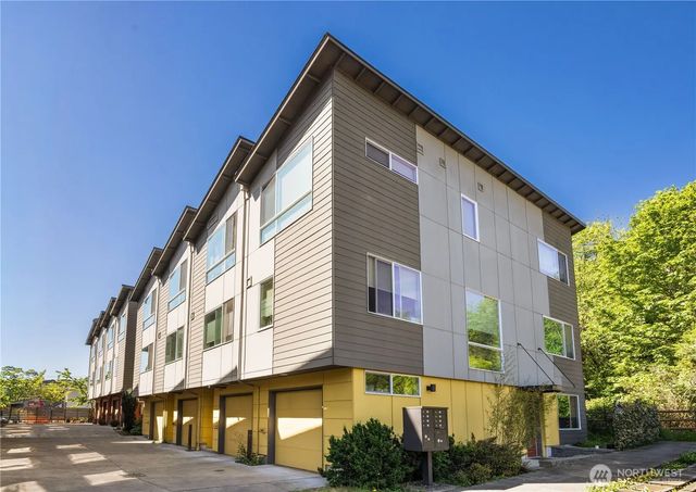 2705 S Charlestown Street, Seattle