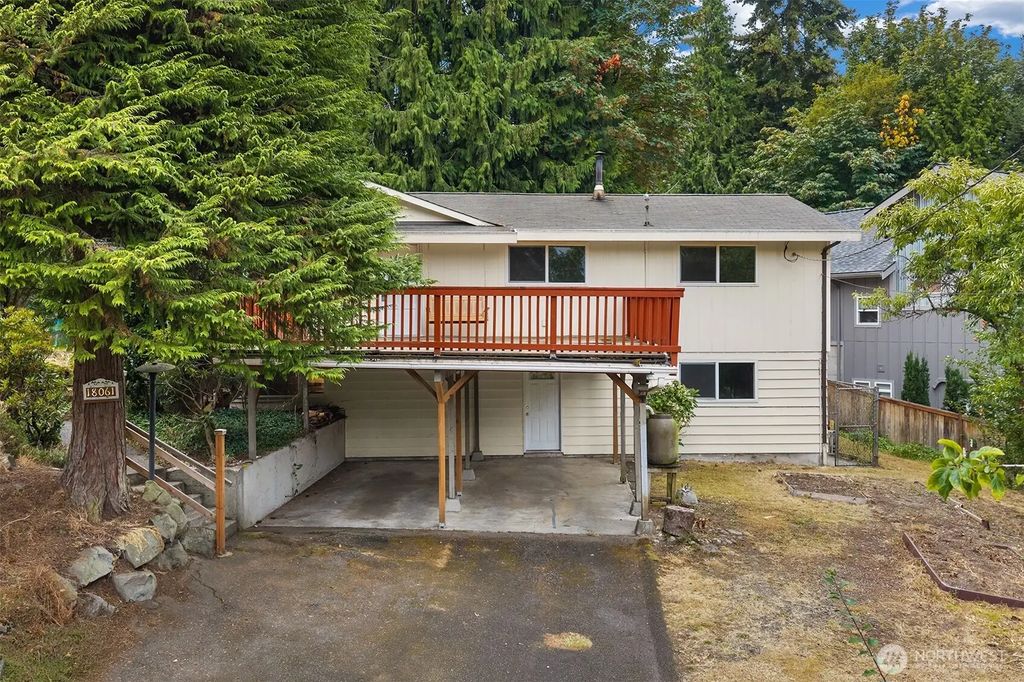 18061 28th Avenue Ne, Lake Forest Park