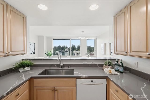 177 107th Ave Ne 1204, Bellevue