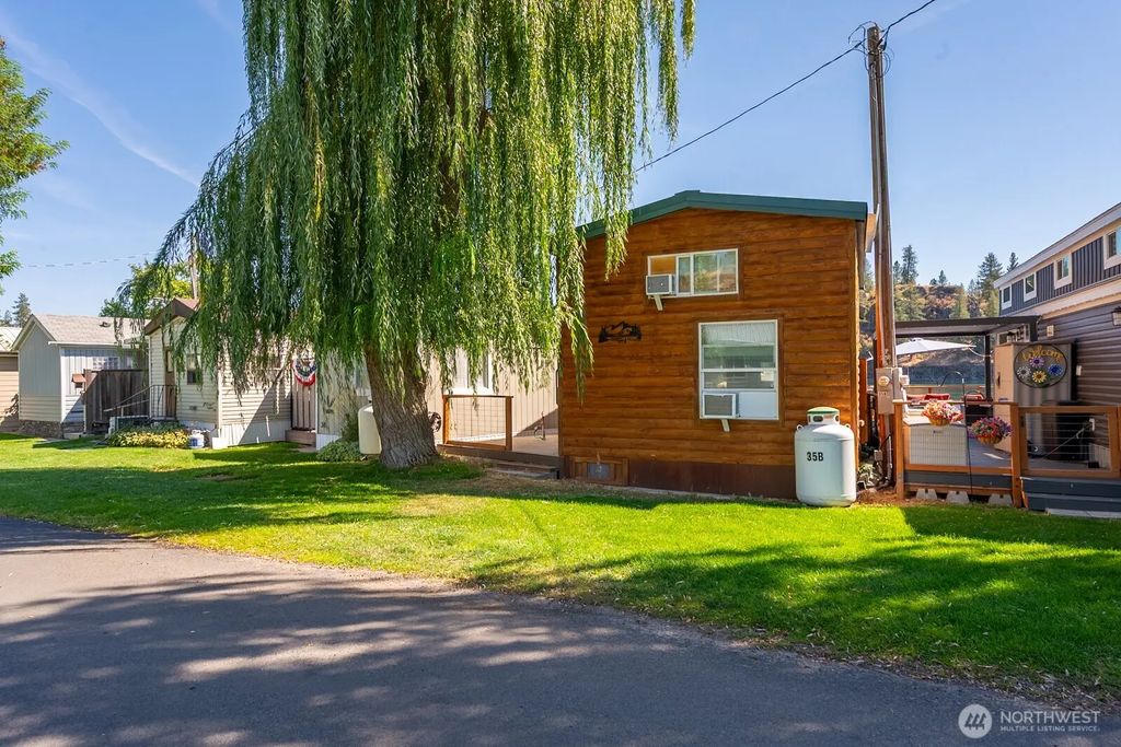18617 W Williams Lake Road Road 35b, Cheney