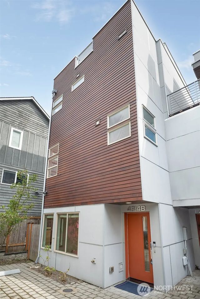 4314 Whitman Avenue N B, Seattle