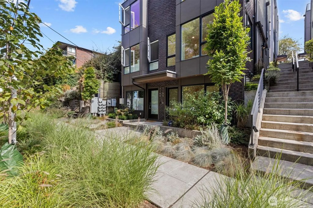 716 11th Avenue E A, Seattle