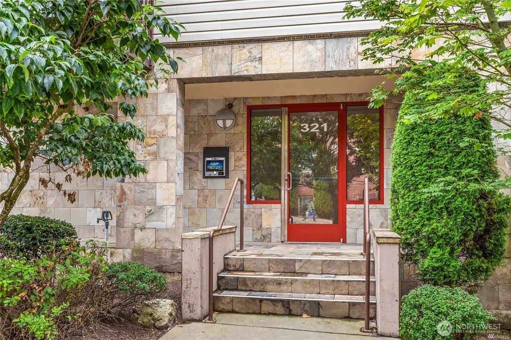 321 E Thomas Street 303, Seattle