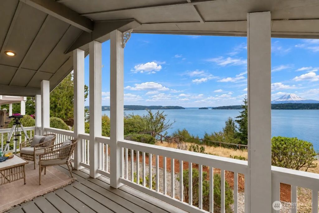 7021 Cliff Avenue Sw, Longbranch
