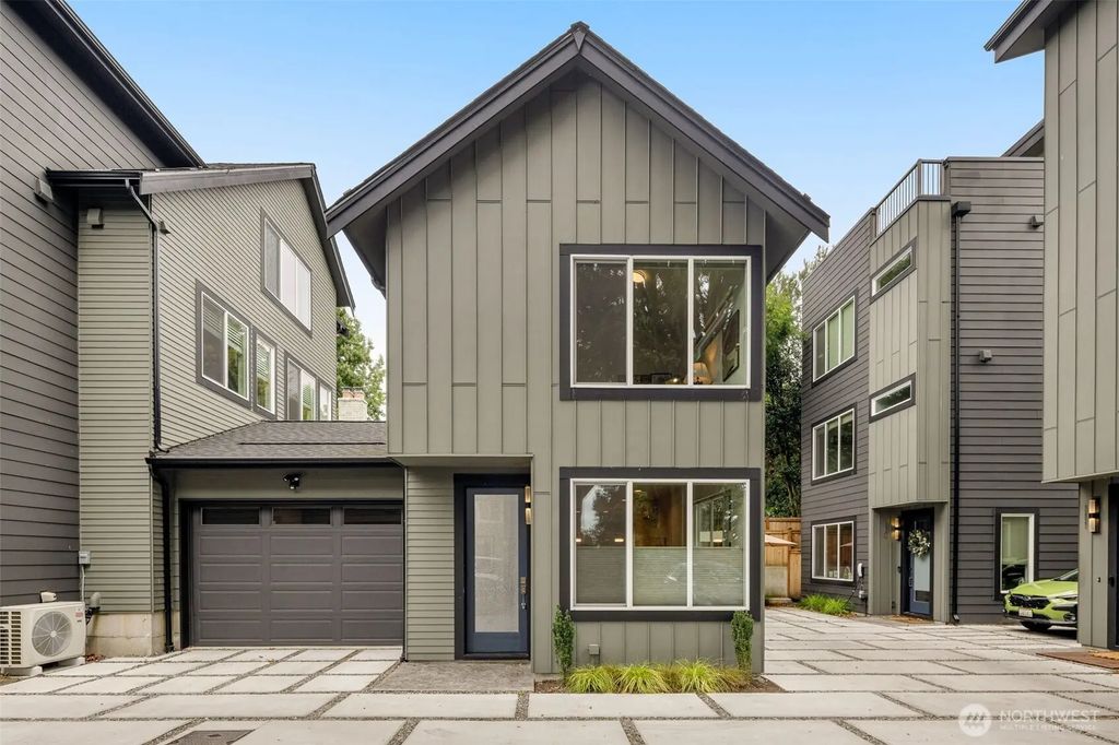 115 B N 105th Street, Seattle