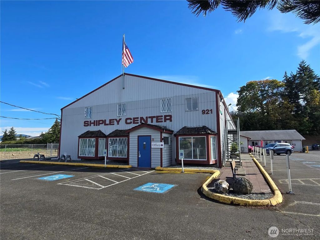 921 E Hammond Street, Sequim