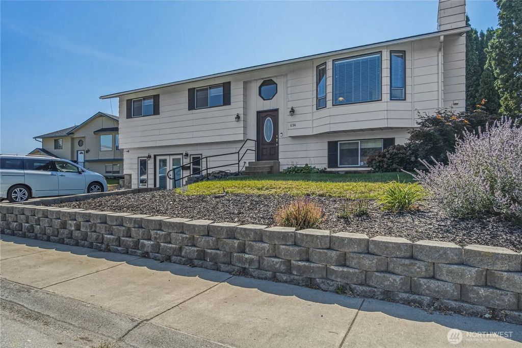 624 Sheri Court, East Wenatchee