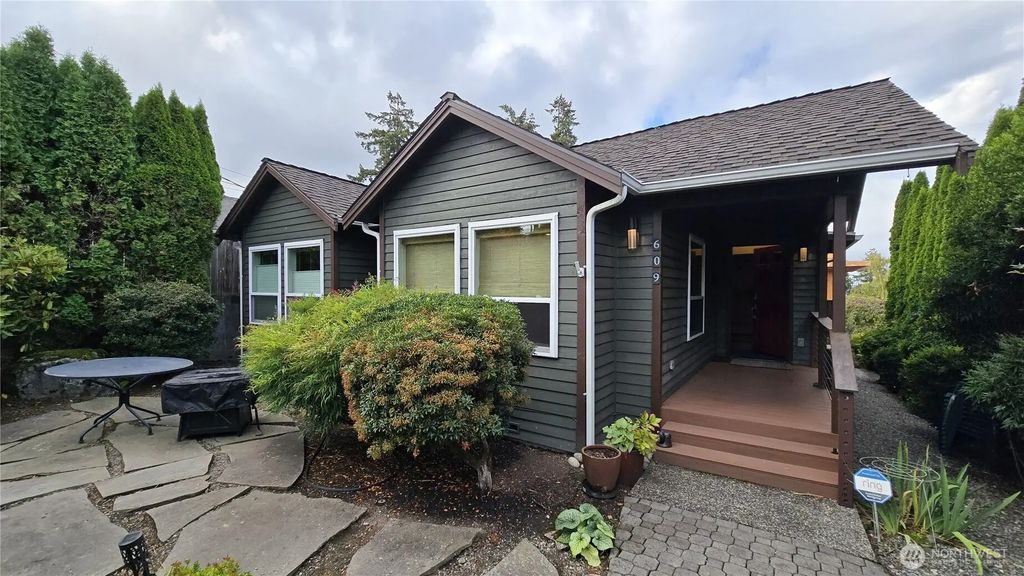 609 13th Avenue W, Kirkland