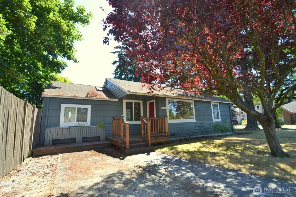 13702 Densmore Avenue N, Seattle