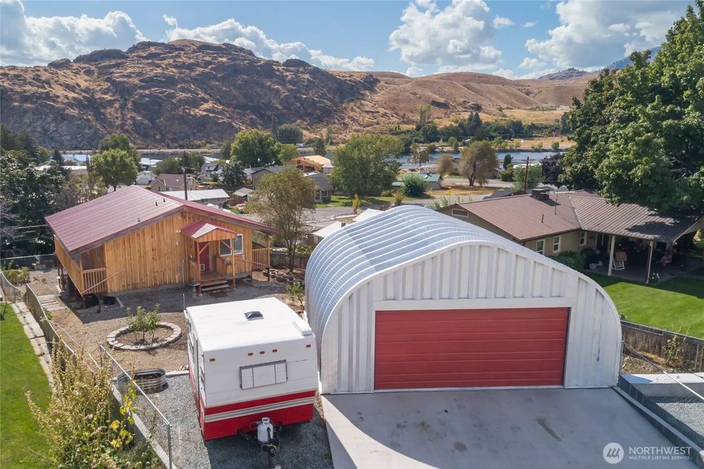 505 Beach Street, Pateros