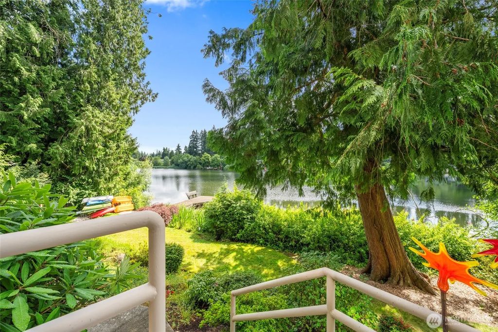 19528 Echo Lake Place N B101, Shoreline
