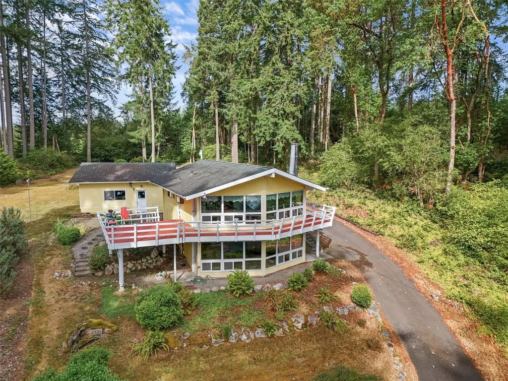 10006 Eagle Place, Anderson Island