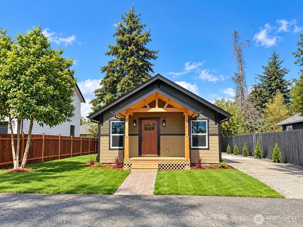 1012 Dearborn Avenue, Shelton