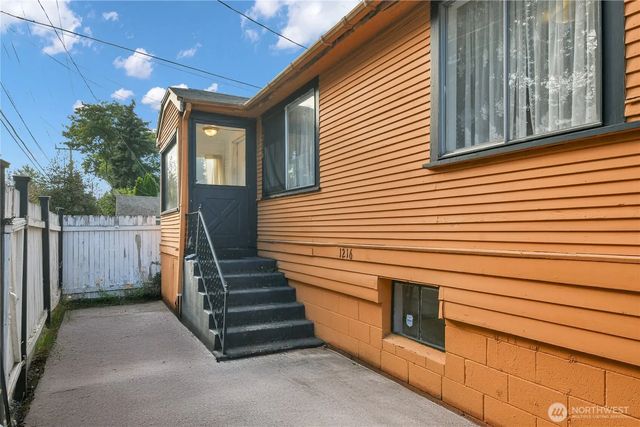 1216 N 103rd Street, Seattle