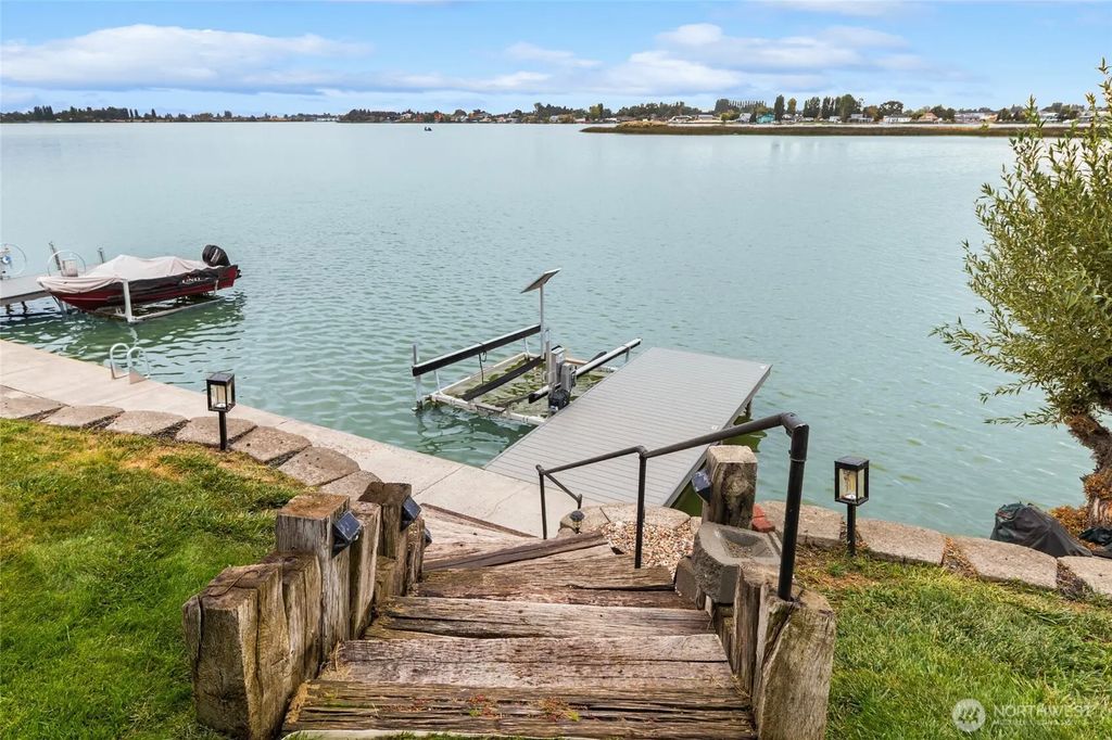 1706 W Marina Drive, Moses Lake