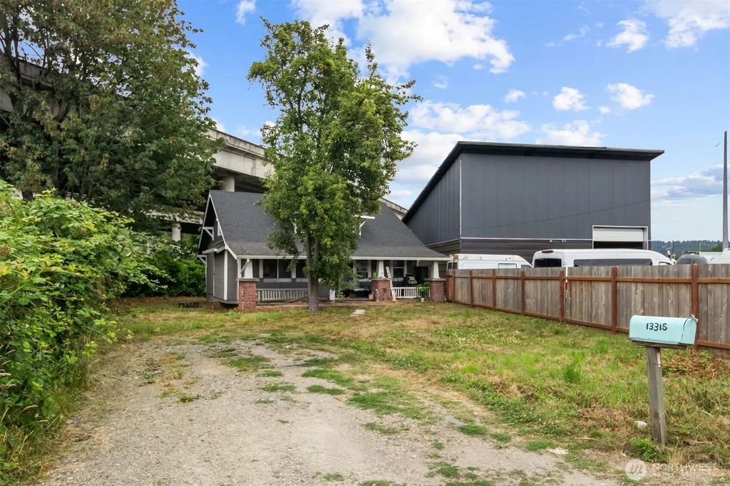13315 Valley Avenue E, Sumner