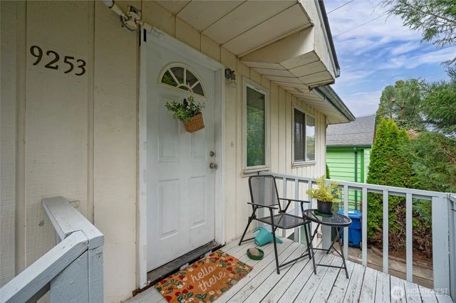 9253 3rd Avenue Nw, Seattle