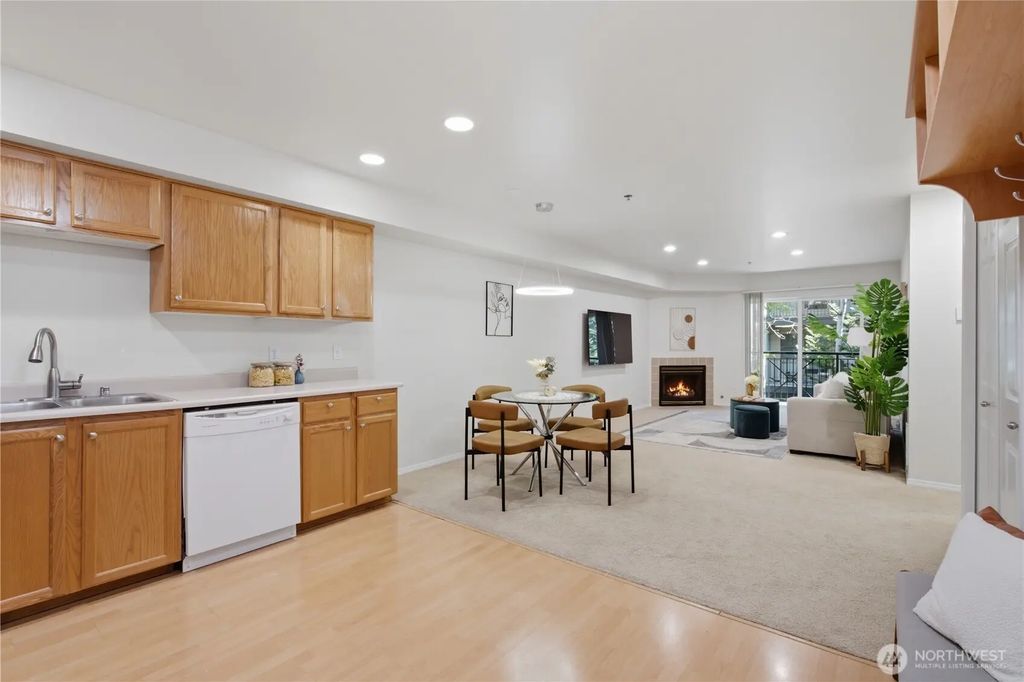 7912 170th Avenue Ne 204, Redmond