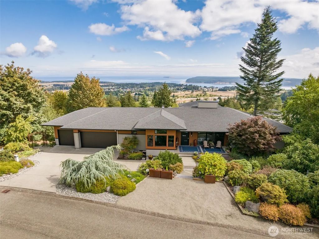 170 Flying Cloud Street, Sequim